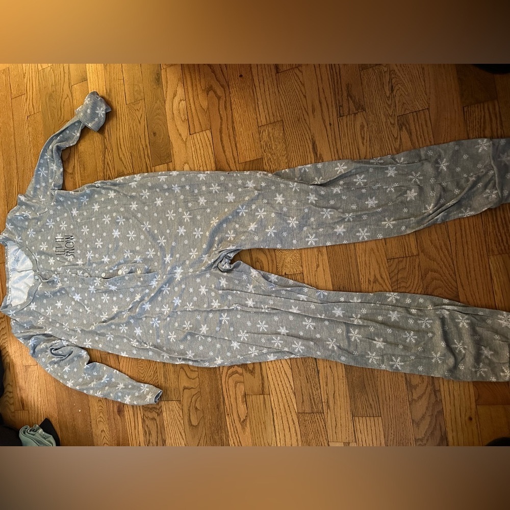 Rae Dunn let it Snow onesie. I believe it is size small. Pajamas pjs